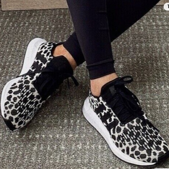 ADIDAS WOMENS SWIFT RUN 1.0 RUNNING SHOE - Picture 6 of 7